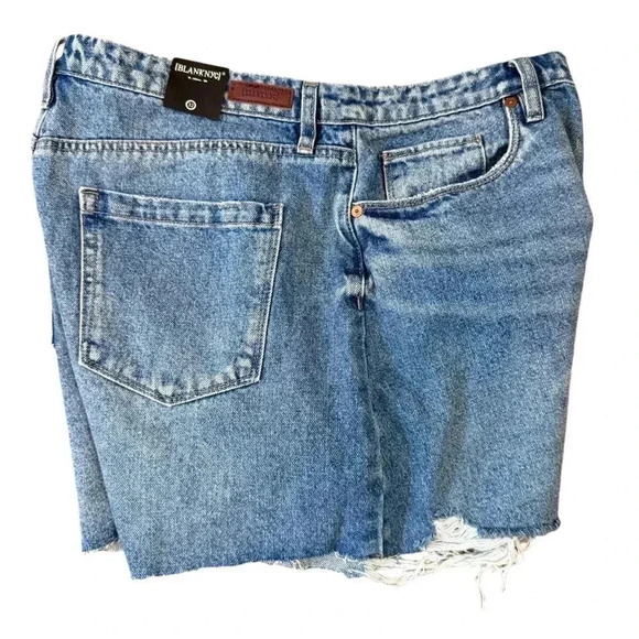 BLANK NYC | Distressed Shorts (32) - Picture 1 of 6